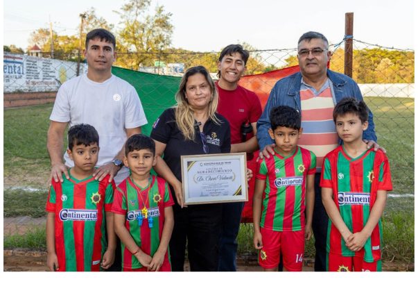 Familias de Ñemby en una cancha de barrio